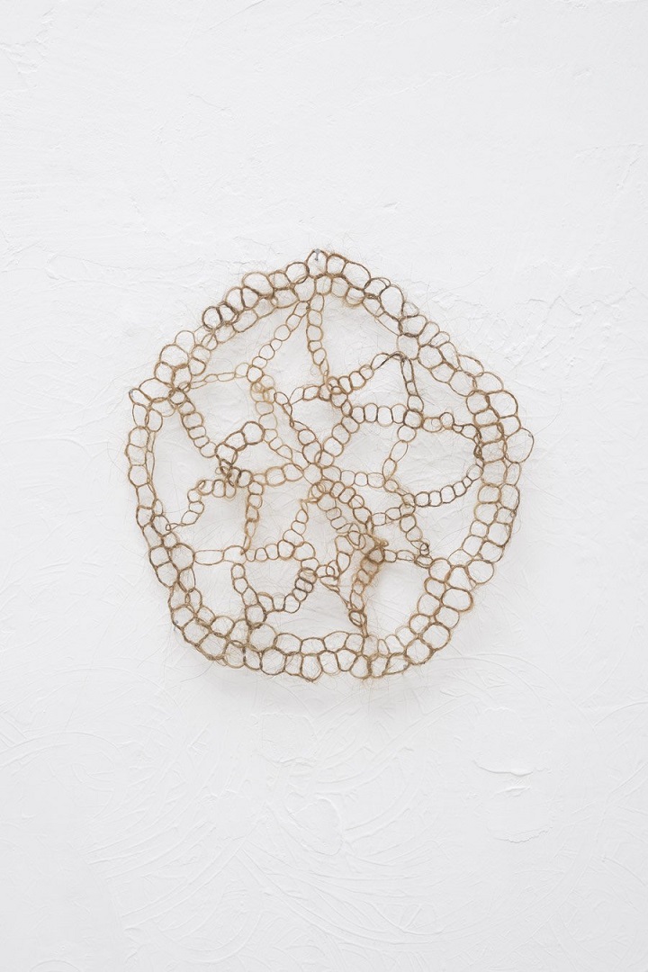 Francesca-Romana-Pinzari-RELIQUIAE-2015-crini-di-cavallo-intrecciati-60x60cm