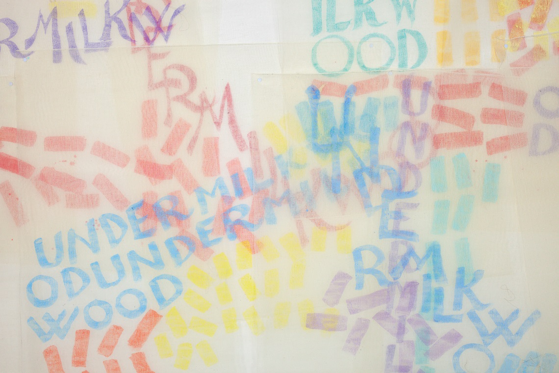 Giorgio Griffa, Undermilkwood (Dylan Thomas), 2019, acrylic on canvas tarlatana, 200×650 cm Courtesy Fondazione Giorgio Griffa _ Ph Giulio Caresio Undermilkwood (Dylan Thomas), 2019, acrylic on canvas tarlatana, 200x650 cm Courtesy Fondazione Giorgio Griffa _ Ph Giulio Caresio